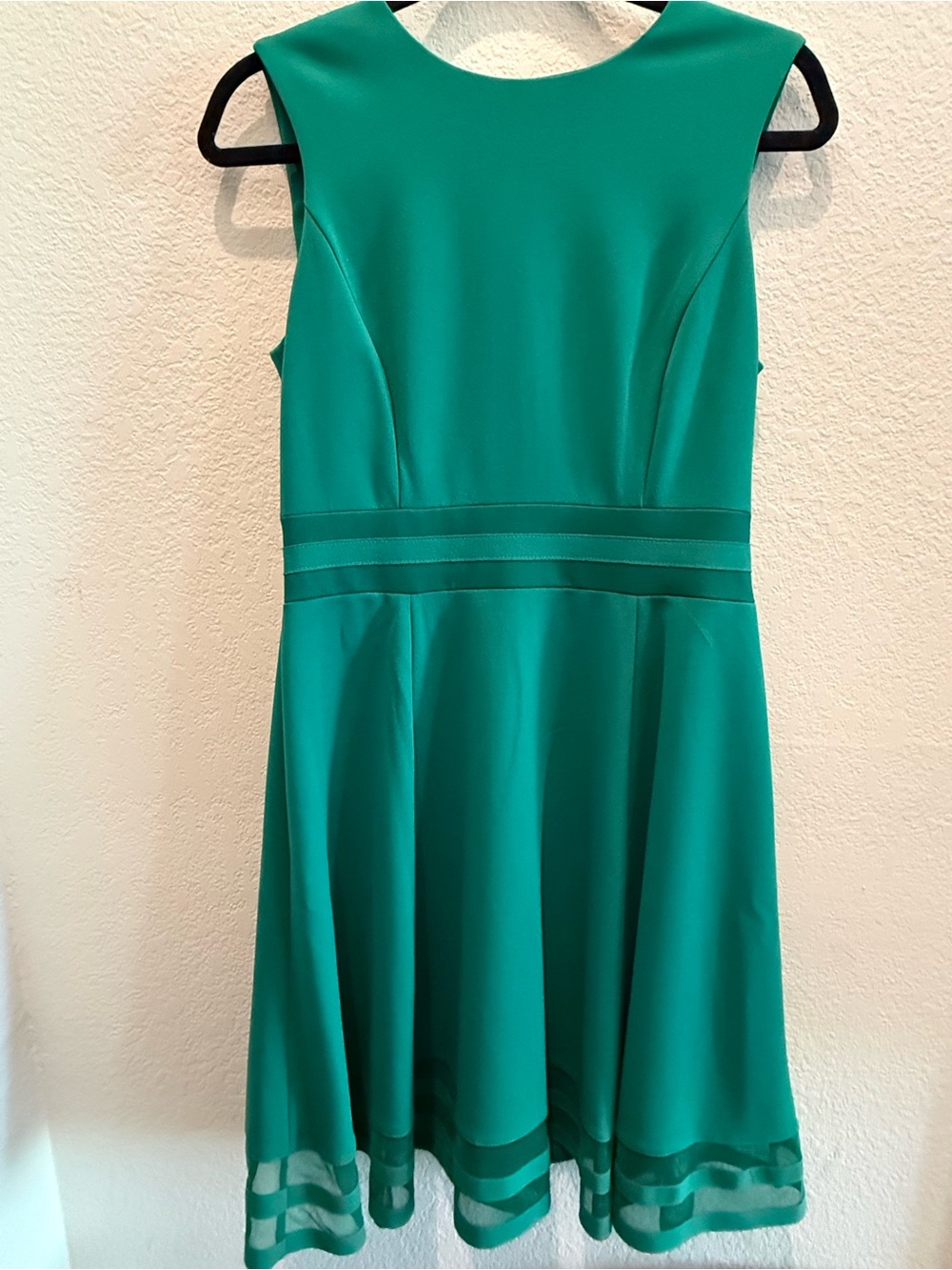 NWT: Elegant Calvin Klein emerald green fit & flare dress in Size 8 💚